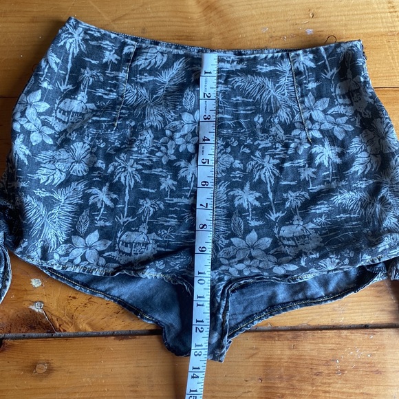 Some days lovin short shorts small - Picture 7 of 9